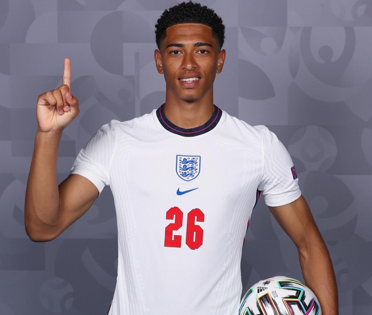 全队为他让出最佳出手机会（全员为他腾出最优出手空间）