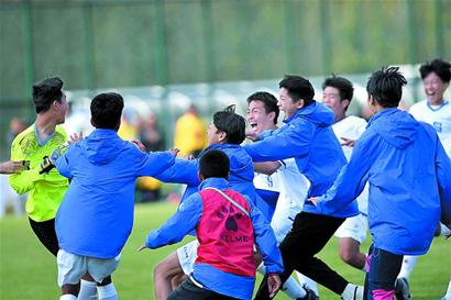 霍伊伦德：从曼联到那不勒斯的传奇转变（霍伊伦德：从曼联迈向那不勒斯的传奇蜕变）