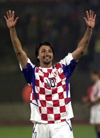 半场战报：三镇0-2山东，泽卡建功，刘洋破门（上半场结束：山东2-0领先三镇，泽卡、刘洋先后破门）