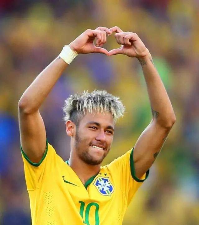 利物浦边锋强势发挥主宰比赛（利物浦翼锋火力全开统治全场）