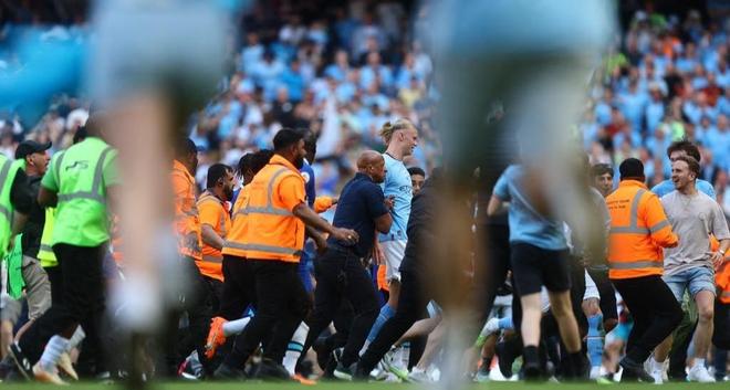 德天空：格纳布里倾向于续约，可能与拜仁签1-2年的降薪合同（德天空：格纳布里拟与拜仁续约，合同期1-2年且降薪）