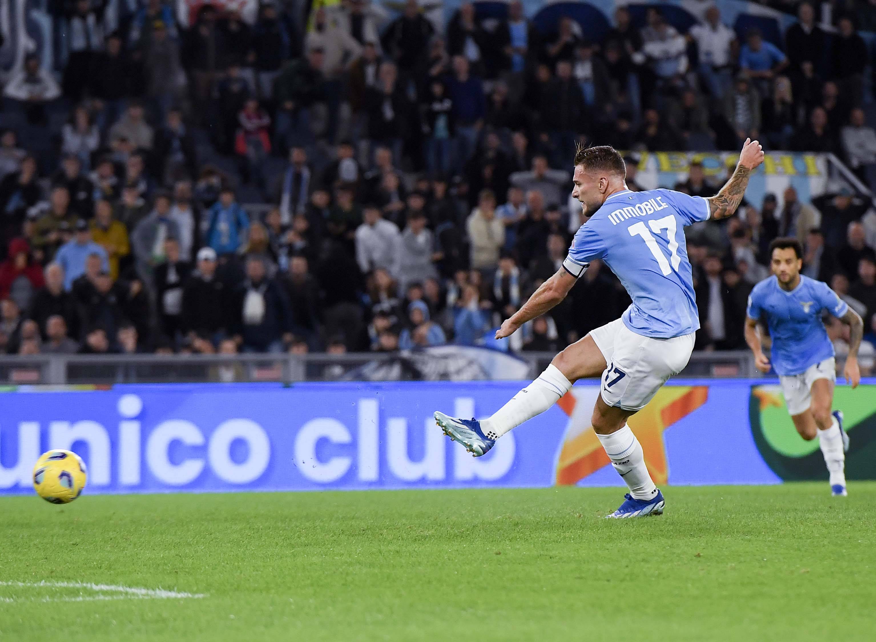 TA：勒沃库森的防守坚如磐石，曼城两侧防线存在巨大漏洞（TA：勒沃库森后防固如金汤，曼城两翼防线漏洞百出）