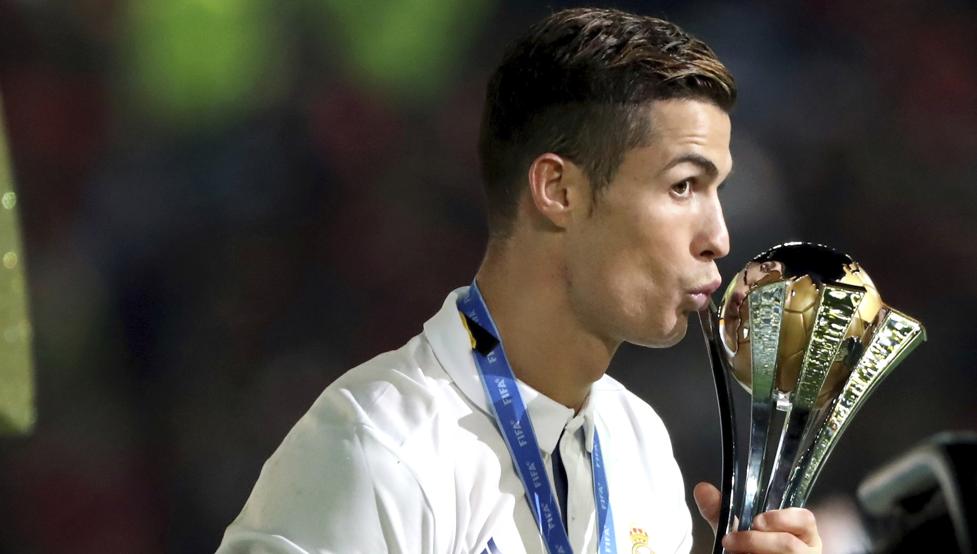 重归于好？取得胜利后阿隆索和维尼修斯击掌拥抱致意（胜利过后，阿隆索与维尼修斯击掌相拥，疑似破冰）