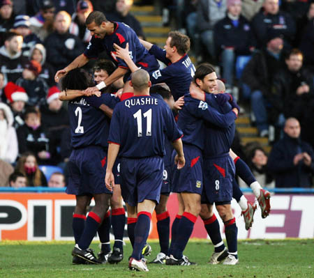 补时阶段绝杀 比赛戏剧性拉满（补时压哨制胜 戏剧性爆棚）