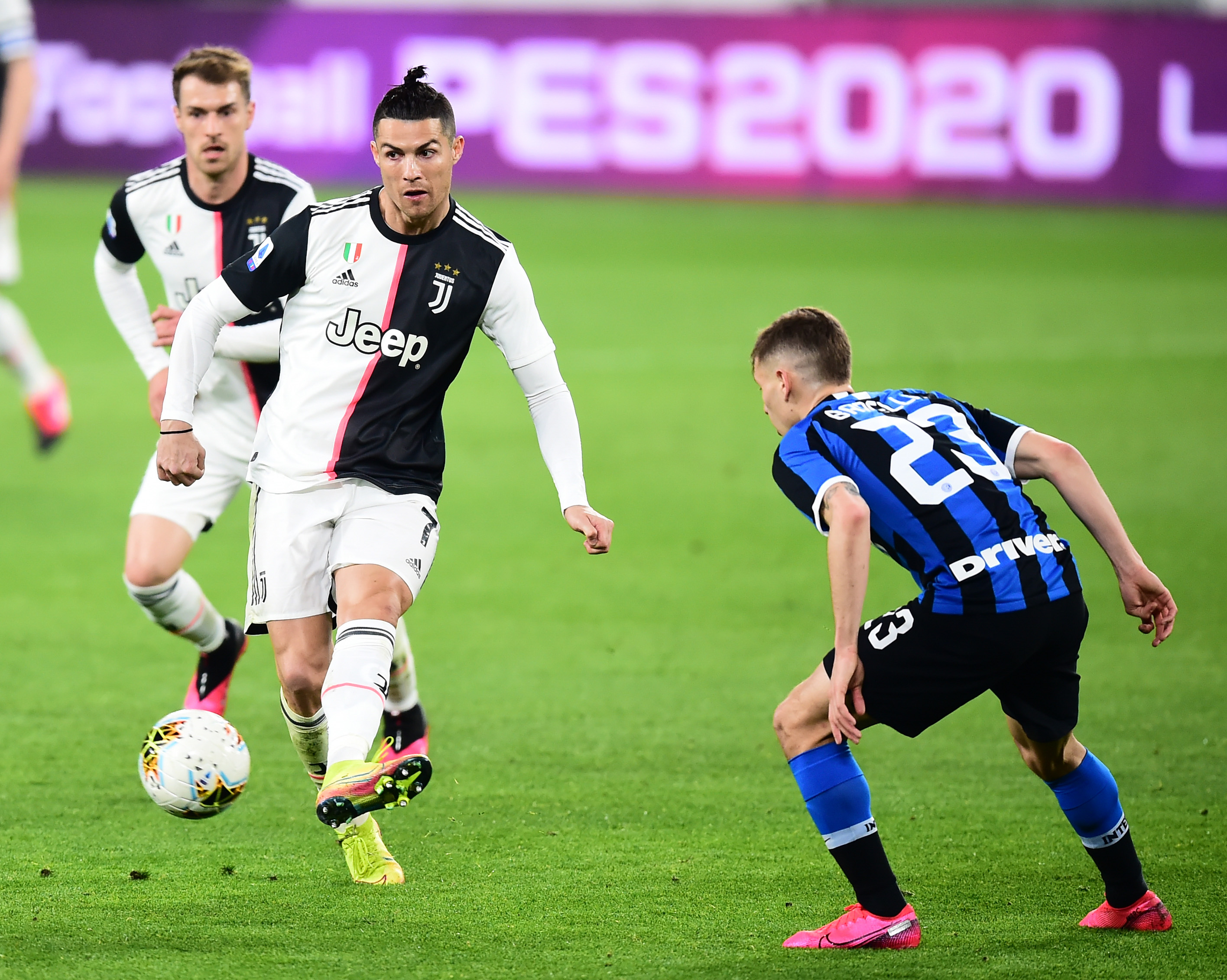 杜兰特祝贺哈登常规赛得分跻身历史前十：传奇（杜兰特向哈登致贺：常规赛得分跻身历史前十，传奇）