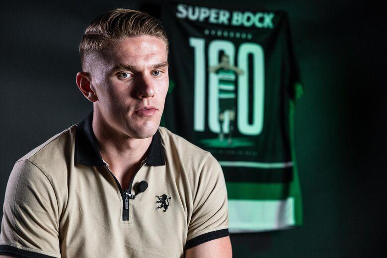 默特萨克、于大宝观战梅州U15vs浙江U15，并与小球员互动（默特萨克与于大宝到场观看梅州U15对阵浙江U15，并与小球员互动交流）