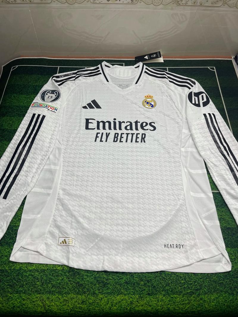 国米vs科莫：劳塔罗搭档小图拉姆，恩里克、巴雷拉出战（国米战科莫：劳塔罗携手小图拉姆，恩里克与巴雷拉登场）