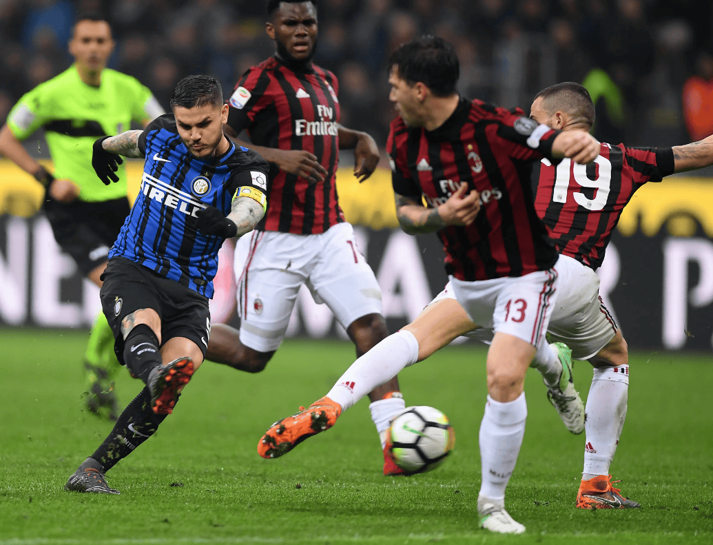 巴甲福塔莱萨门将在4名队友提醒下未注意身后对手，开球时遭抢断丢球（巴甲福塔莱萨门将忽略四队友提醒，开球被身后抢断致丢球）