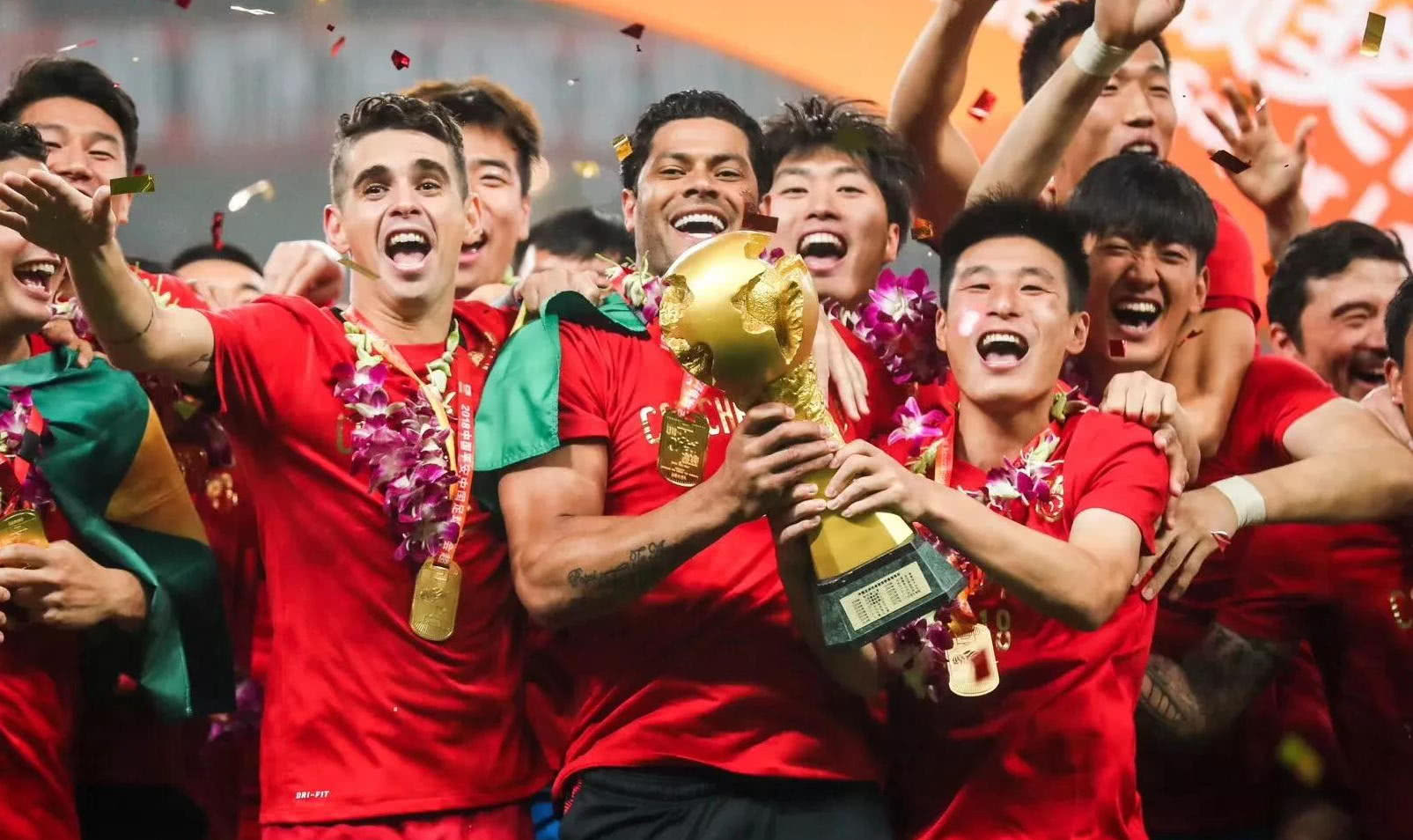 海港夺冠历程：上半程排第4，对BIG4仅取1分；下半程11胜2平2负（海港封王轨迹：半程居第4对BIG4仅得1分，下半程11胜2平2负）