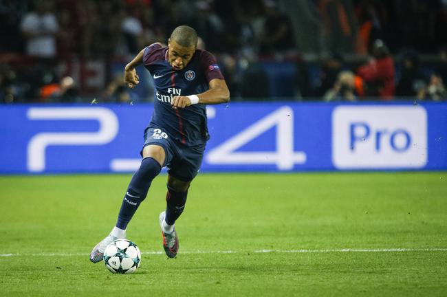 篮球勇士球员三分纪录被打破，全场致敬（勇士球员三分纪录遭刷新，全场起立致敬）