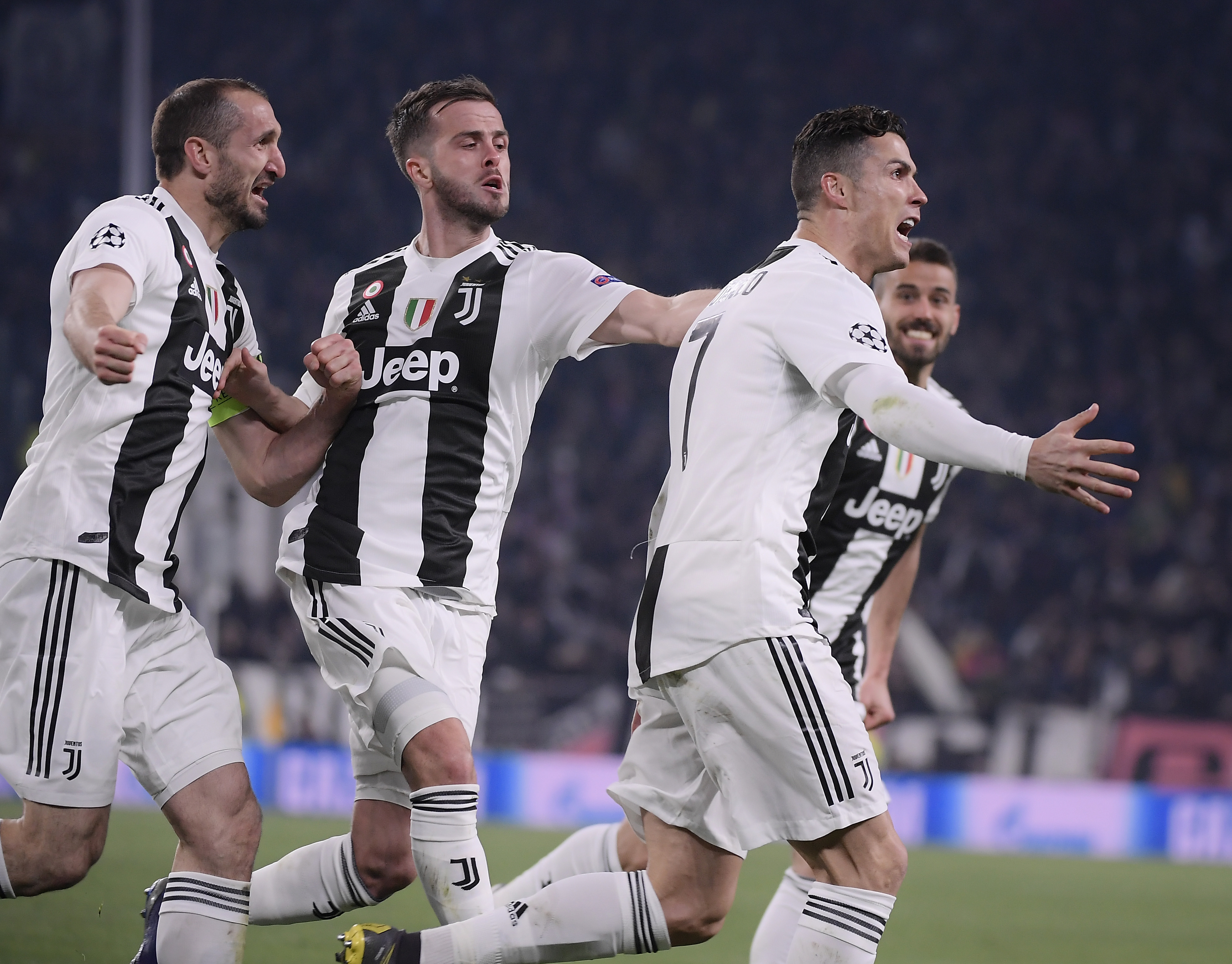 德甲前瞻：柏林联合主场御敌能爆冷？拜仁冲17连胜再刷纪录（德甲前瞻：柏林联合主场能否掀翻豪门？拜仁剑指17连胜再冲纪录）