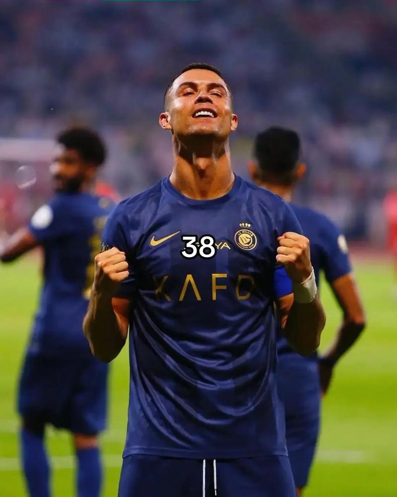 剑南春｜米兰连丢两球2-2帕尔马，莱奥点射，萨56贴地斩破门（剑南春｜米兰先丢两球后2-2战平帕尔马，莱奥点球命中，萨第56分钟贴地斩破门）